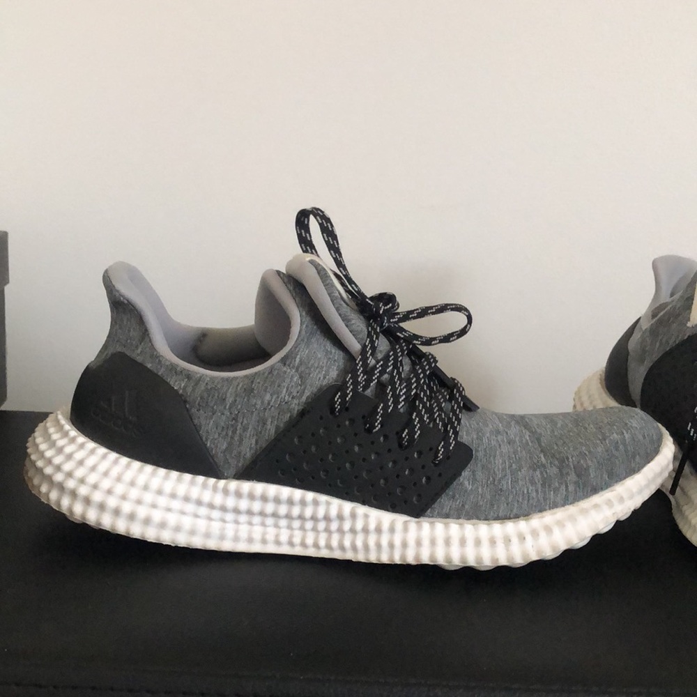 adidas sneakers, grey, size 6.5